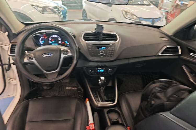 Used Ford Escort 2015 1.5L Automatic Fashion Model Center Console