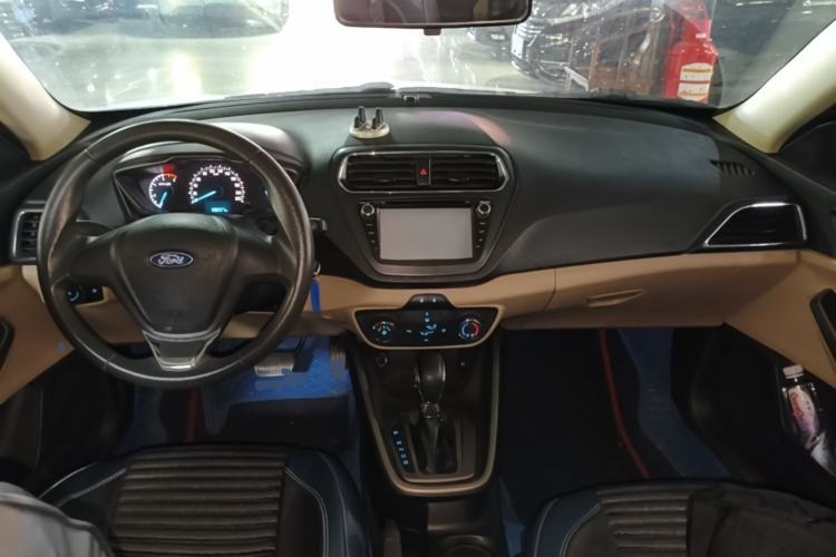 Used Ford Escort 2015 1.5L Automatic Comfort Edition Center Console