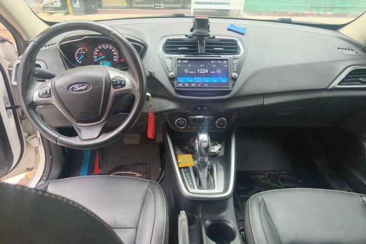 Used Ford Escort 2015 1.5L Automatic Fashion Model Center Console