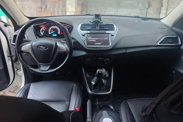 Used Ford Escort 2015 1.5L Manual Fashion Edition Center Console