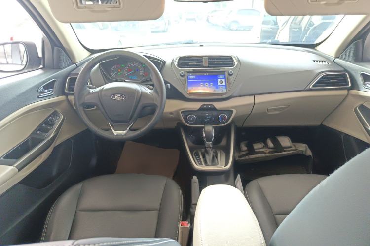 Used Ford Escort 2015 1.5L Automatic Comfort Edition Center Console