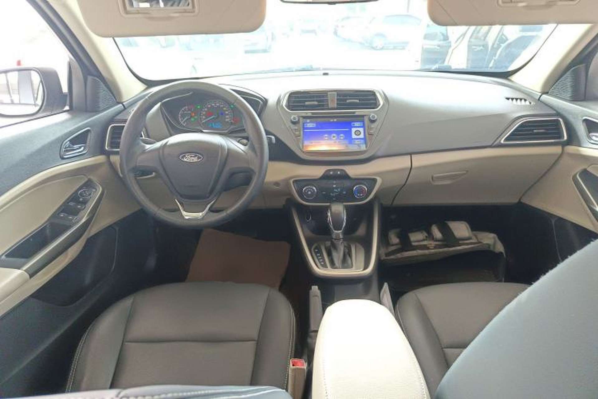 Used Ford Escort 2015 1.5L Automatic Comfort Edition Center Console