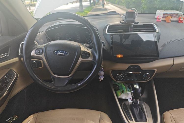 Used Ford Escort 2015 1.5L Automatic Fashion Model Center Console