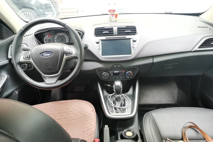 Used Ford Escort 2015 1.5L Automatic Fashion Model Center Console