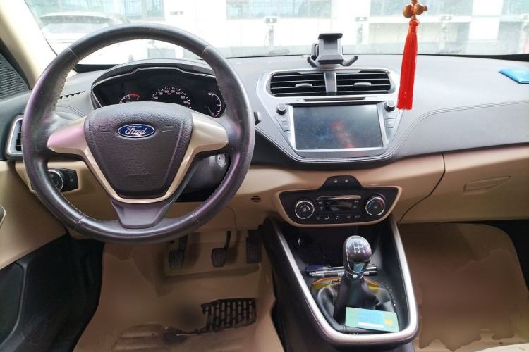 Used Ford Escort 2015 1.5L Manual Fashion Edition Center Console