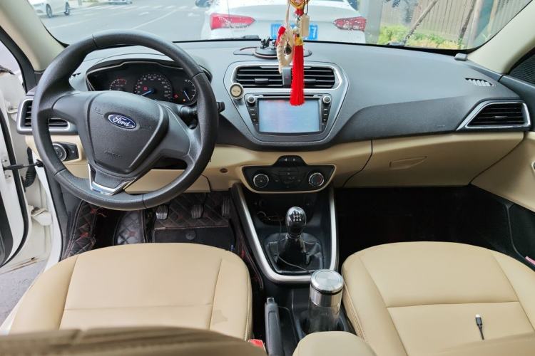 Used Ford Escort 2015 1.5L Manual Comfort Model Center Console