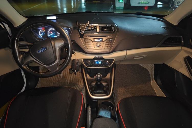 Used Ford Escort 2015 1.5L Manual Fashion Edition Center Console