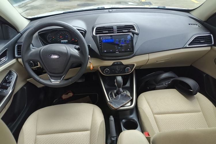 Used Ford Escort 2015 1.5L Automatic Comfort Edition Center Console