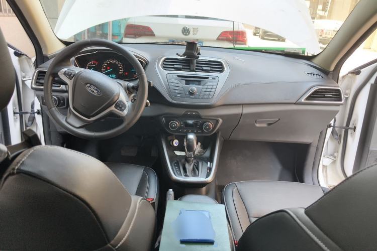 Used Ford Escort 2015 1.5L Automatic Fashion Model Center Console
