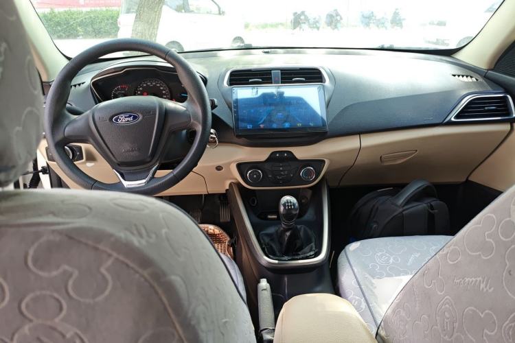 Used Ford Escort 2015 1.5L Manual Comfort Model Center Console