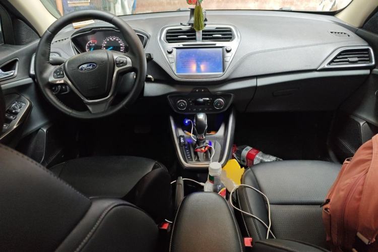 Used Ford Escort 2015 1.5L Automatic Fashion Model Center Console