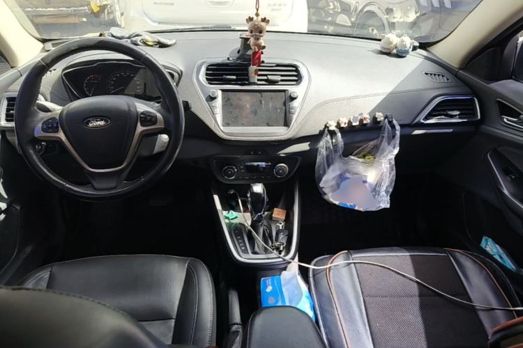Used Ford Escort 2015 1.5L Automatic Comfort Edition Center Console
