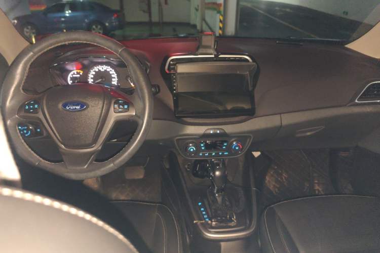 Used Ford Escort 2015 1.5L Automatic Fashion Model Center Console