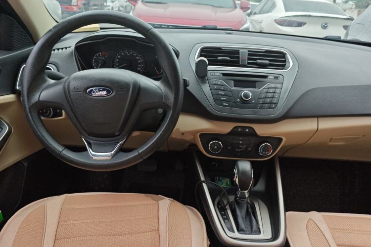 Used Ford Escort 2015 1.5L Automatic Comfort Edition Center Console