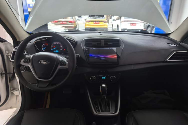 Used Ford Escort 2015 1.5L Automatic Fashion Model Center Console