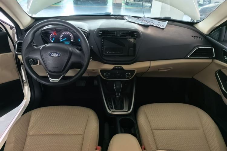 Used Ford Escort 2015 1.5L Automatic Comfort Edition Center Console