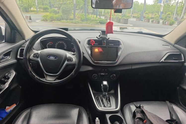 Used Ford Escort 2015 1.5L Automatic Fashion Model Center Console