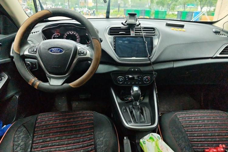 Used Ford Escort 2015 1.5L Automatic Fashion Model Center Console
