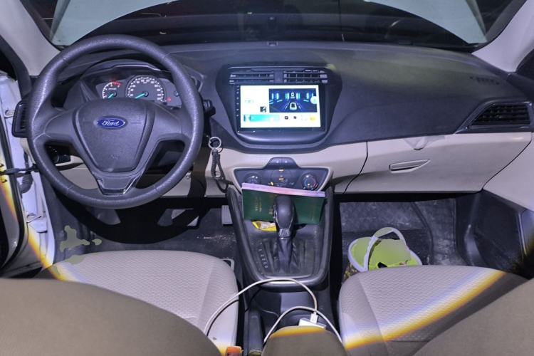Used Ford Escort 2015 1.5L Automatic Comfort Edition Center Console