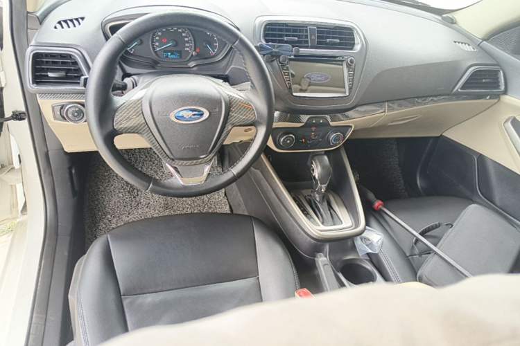 Used Ford Escort 2015 1.5L Automatic Comfort Edition Center Console