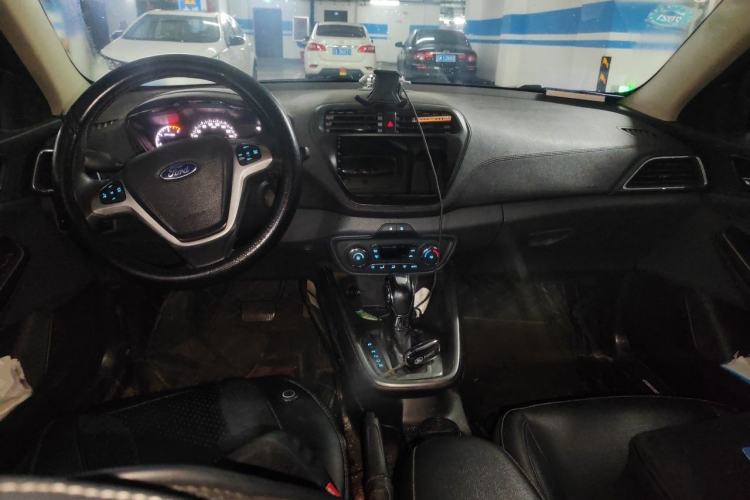 Used Ford Escort 2015 1.5L Automatic Fashion Model Center Console