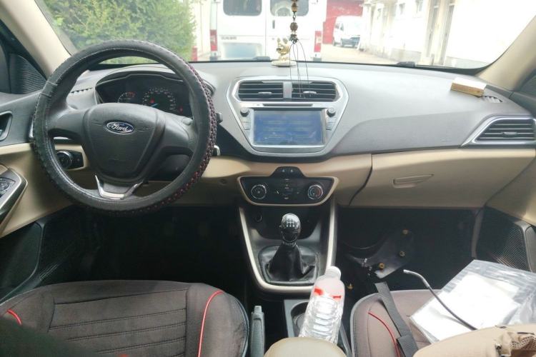 Used Ford Escort 2015 1.5L Manual Comfort Model Center Console