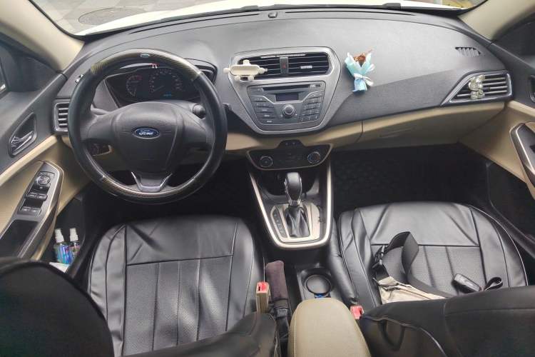 Used Ford Escort 2015 1.5L Automatic Comfort Edition Center Console