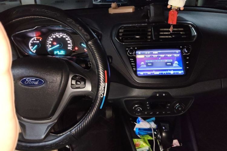 Used Ford Escort 2015 1.5L Automatic Fashion Model Center Console