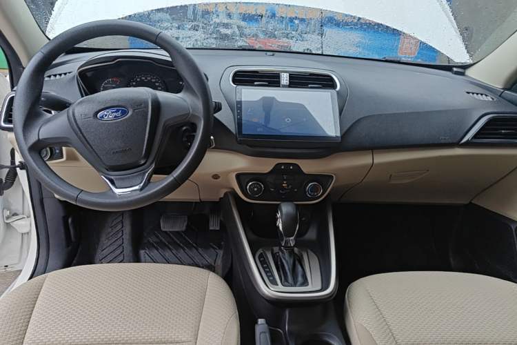 Used Ford Escort 2015 1.5L Automatic Comfort Edition Center Console