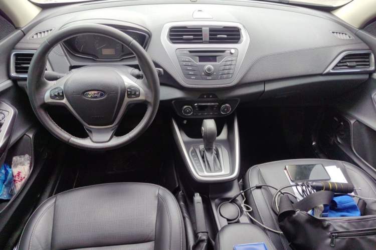 Used Ford Escort 2015 1.5L Automatic Fashion Model Center Console