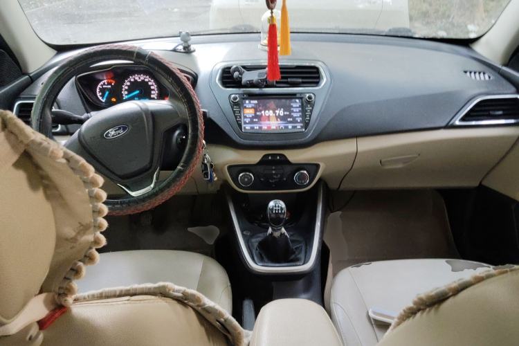 Used Ford Escort 2015 1.5L Manual Comfort Model Center Console