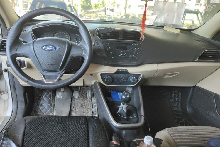 Used Ford Escort 2015 1.5L Manual Comfort Model Center Console