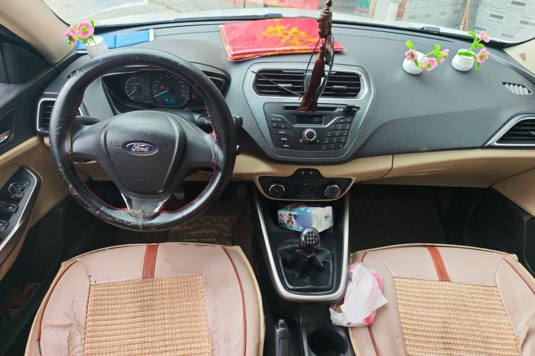 Used Ford Escort 2015 1.5L Manual Comfort Model Center Console