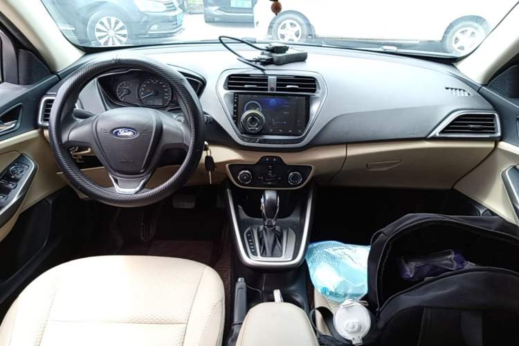Used Ford Escort 2015 1.5L Automatic Comfort Edition Center Console