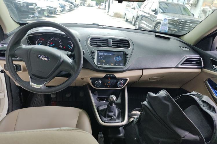 Used Ford Escort 2015 1.5L Manual Comfort Model Center Console