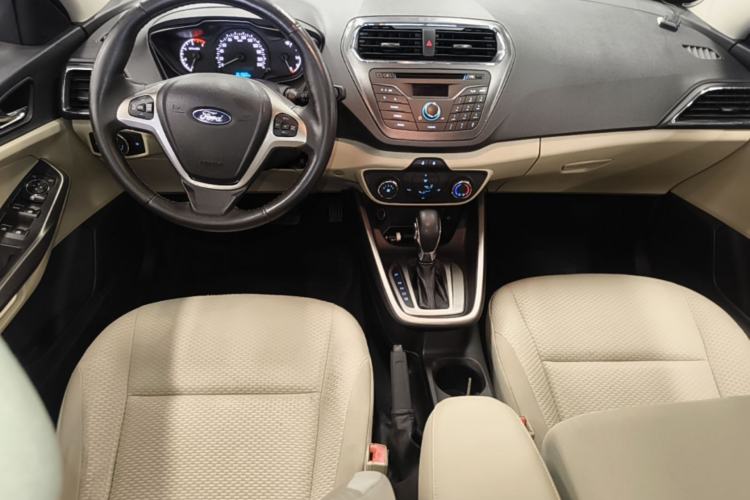 Used Ford Escort 2015 1.5L Automatic Comfort Edition Center Console