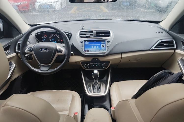 Used Ford Escort 2015 1.5L Automatic Fashion Model Center Console