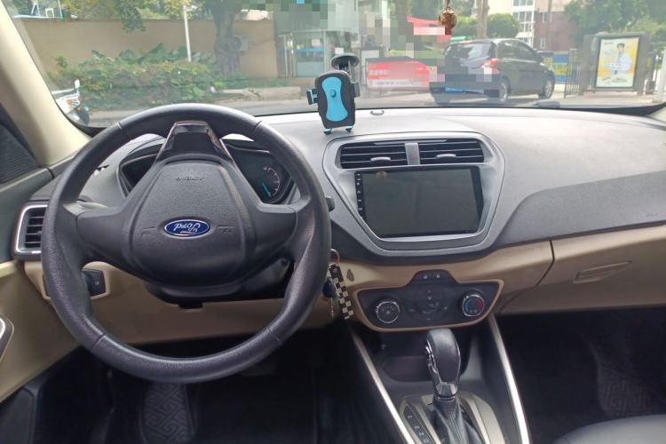 Used Ford Escort 2015 1.5L Automatic Comfort Edition Center Console