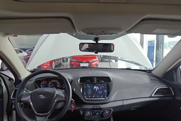Used Ford Escort 2015 1.5L Manual Fashion Edition Center Console