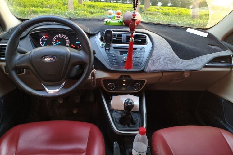 Used Ford Escort 2015 1.5L Manual Comfort Model Center Console