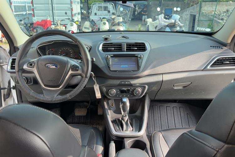 Used Ford Escort 2015 1.5L Automatic Fashion Model Center Console