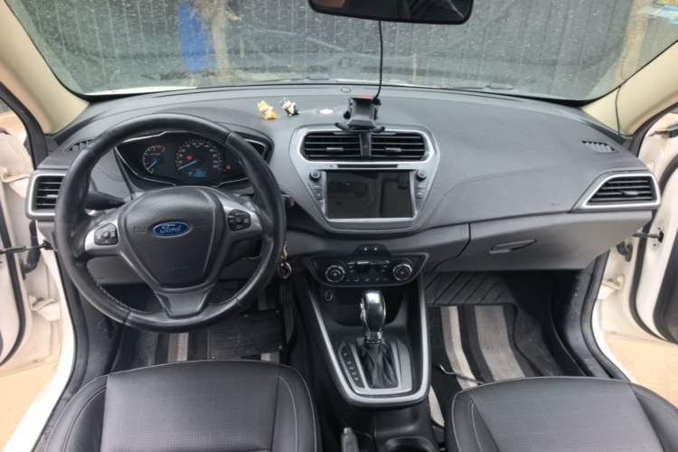 Used Ford Escort 2015 1.5L Automatic Fashion Model Center Console