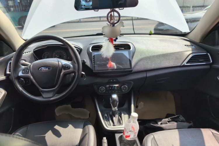 Used Ford Escort 2015 1.5L Automatic Fashion Model Center Console