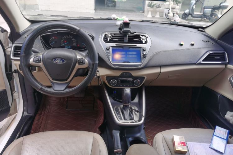 Used Ford Escort 2015 1.5L Automatic Fashion Model Center Console