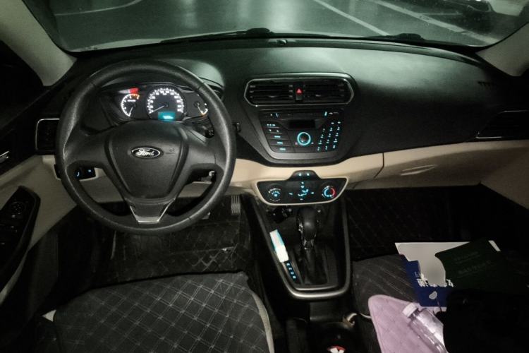 Used Ford Escort 2015 1.5L Automatic Comfort Edition Center Console
