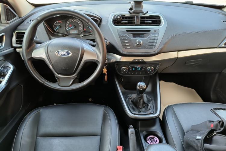 Used Ford Escort 2015 1.5L Manual Fashion Edition Center Console