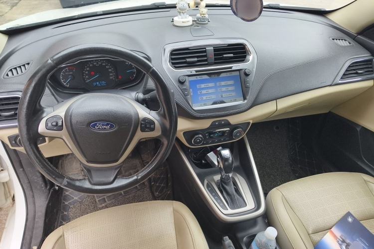 Used Ford Escort 2015 1.5L Automatic Fashion Model Center Console