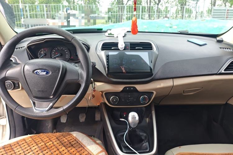 Used Ford Escort 2015 1.5L Manual Comfort Model Center Console