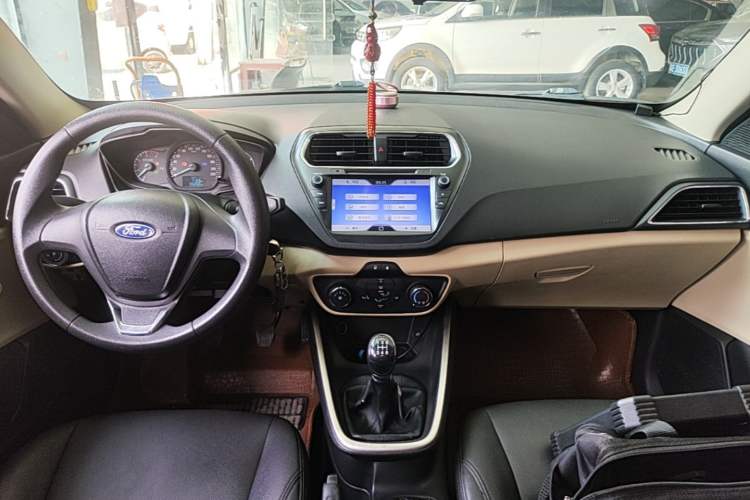 Used Ford Escort 2015 1.5L Manual Comfort Model Center Console