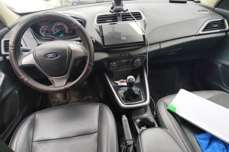 Used Ford Escort 2015 1.5L Manual Fashion Edition Center Console